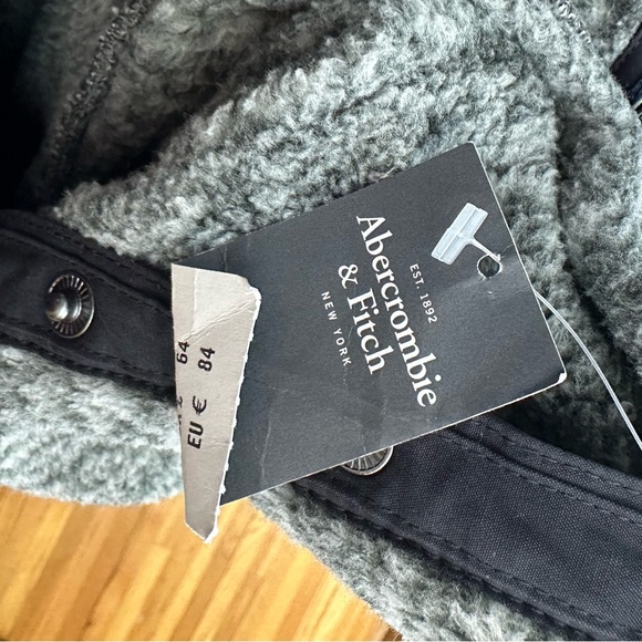 NWT Abercrombie & Fitch Assymetrical Snap Fleece - Picture 4 of 6